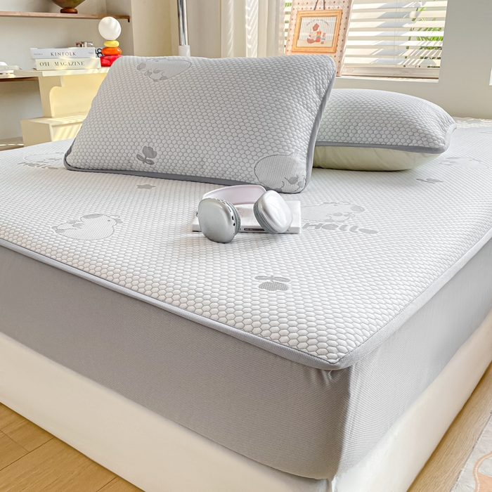 91家纺网 家纺一手货源 找家纺 春寻家纺 2025新款冰豆豆冰丝凉席-卡皮巴拉系列 床笠款-卡皮巴拉-灰