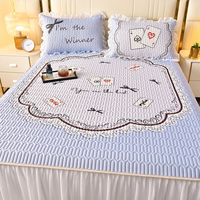 91家纺网 家纺一手货源 找家纺 炫拼家纺 2025新款凉感丝印花床裙款乳胶凉席三件套 雅典娜