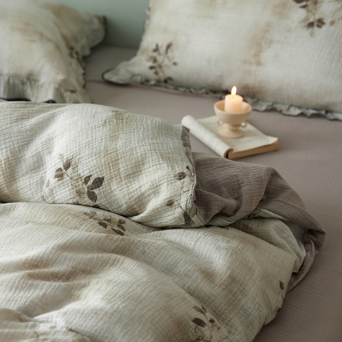 91家纺网 家纺一手货源 找家纺 安莱生活 2025新款全棉精梳棉双层纱绉纱数码印花四件套 云屿间-绿