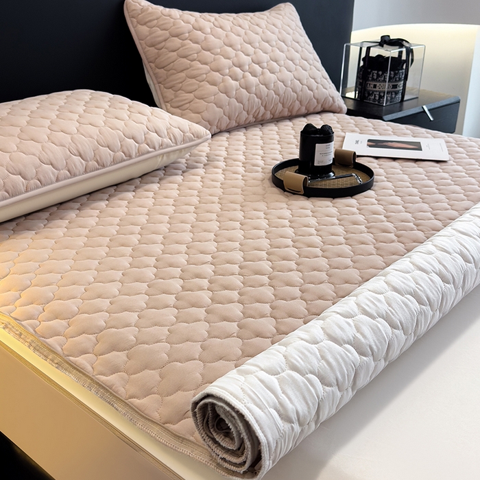 91家纺网 家纺一手货源 找家纺 叠派家纺 2025新款5A抗菌A类夹棉床笠经典款防水款系列 米色-梅花经典款