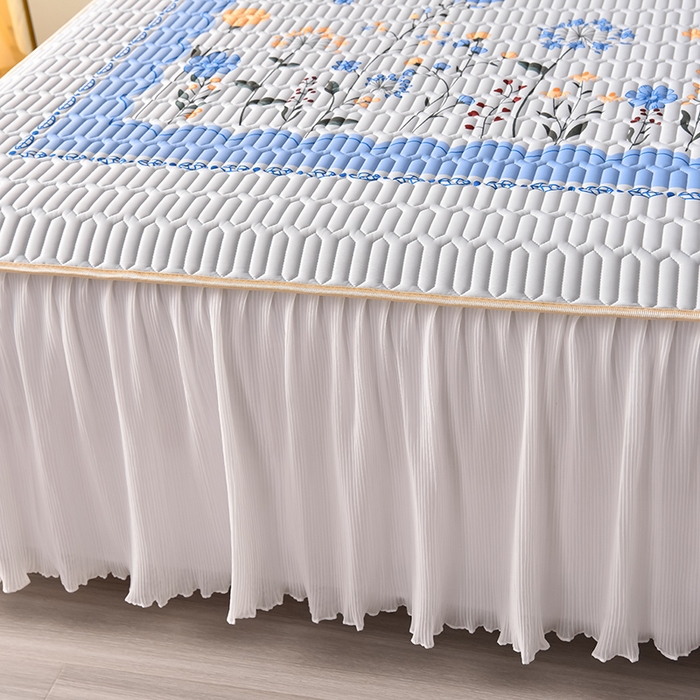 91家纺网 家纺一手货源 找家纺 炫拼家纺 2025新款凉感丝印花床裙款乳胶凉席三件套 夏薇花