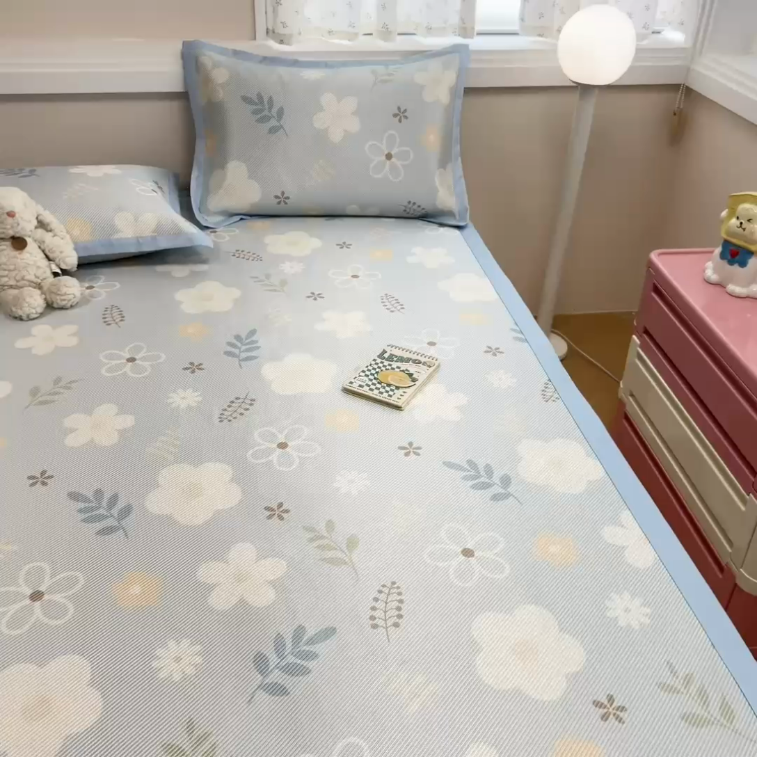 91家纺网 家纺一手货源 找家纺 慕尚家纺 2025新款数码印花床席床笠款冰藤席 床席款-花朵蓝