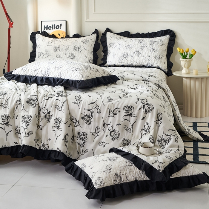 91家纺网 家纺一手货源 找家纺 蝶帕家纺 2025新款法式赫本风韩版花边床盖款夏被四件套 水墨玫瑰