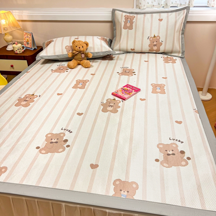 91家纺网 家纺一手货源 找家纺 慕尚家纺 2025新款数码印花床席床笠款冰藤席 床席款-小熊物语