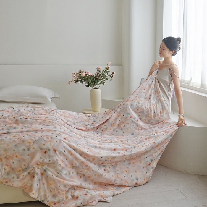 91家纺网 家纺一手货源 找家纺 梦恬佳 2025新款印花凉感丝夏凉被 星空玫瑰