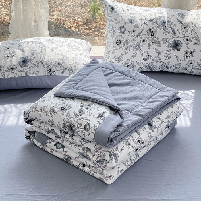 91家纺网 家纺一手货源 找家纺 爱彼家纺 2025新款小碎花水洗棉法式夏被四件套 糯糯棉法式夏被-水墨花园