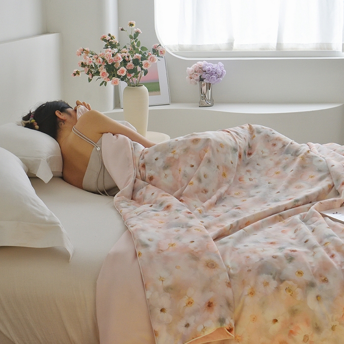 91家纺网 家纺一手货源 找家纺 梦恬佳 2025新款印花凉感丝夏凉被 星空玫瑰