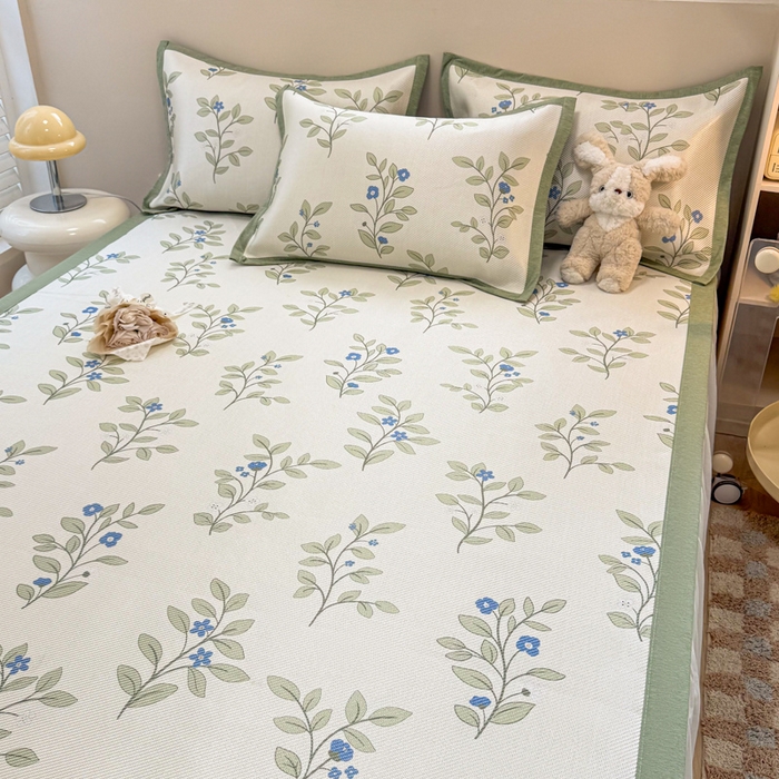 91家纺网 家纺一手货源 找家纺 2025新款懒猫600D数码印花冰藤凉席 蓝色花骨朵