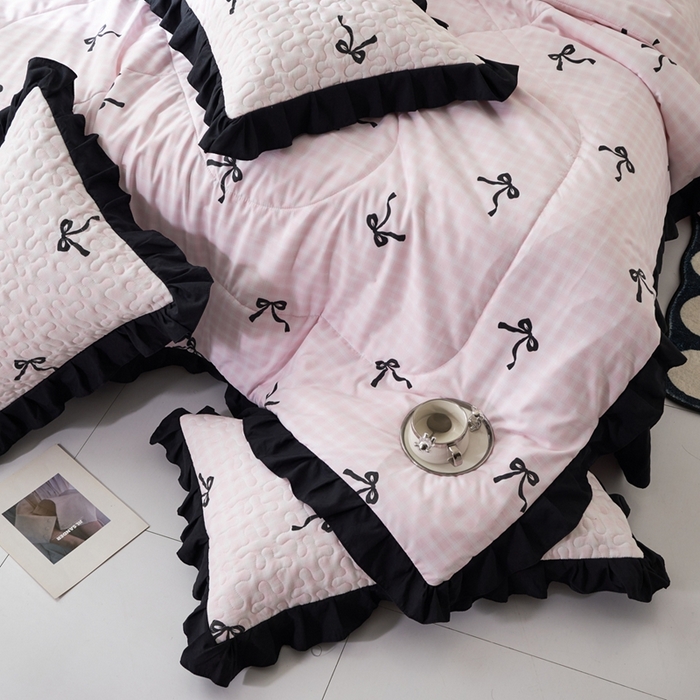 91家纺网 家纺一手货源 找家纺 蝶帕家纺 2025新款法式赫本风韩版花边床盖款夏被四件套 半旧时光