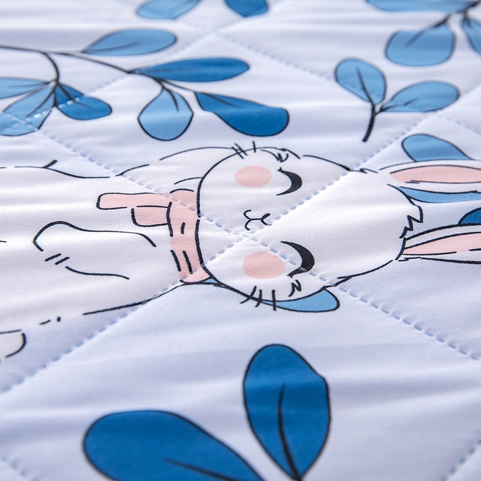 91家纺网 家纺一手货源 找家纺 富艺隆 2025新款超声波亲肤绒夏被夏凉被直播爆款超声波夏被空调被 菲菲兔