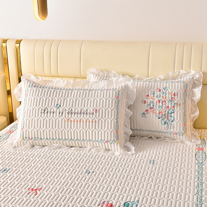 91家纺网 家纺一手货源 找家纺 炫拼家纺 2025新款凉感丝印花床裙款乳胶凉席三件套 蓝铃花