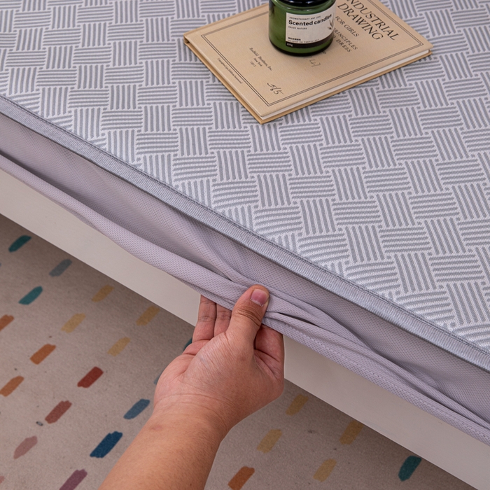 91家纺网 家纺一手货源 找家纺 凌云家纺  2025新款提花凉感冰丝席床笠款三明治凉席三件套 菱格-灰