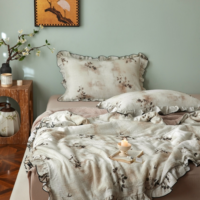 91家纺网 家纺一手货源 找家纺 安莱生活 2025新款全棉精梳棉双层纱绉纱数码印花夏凉被 云屿间-咖  夏被