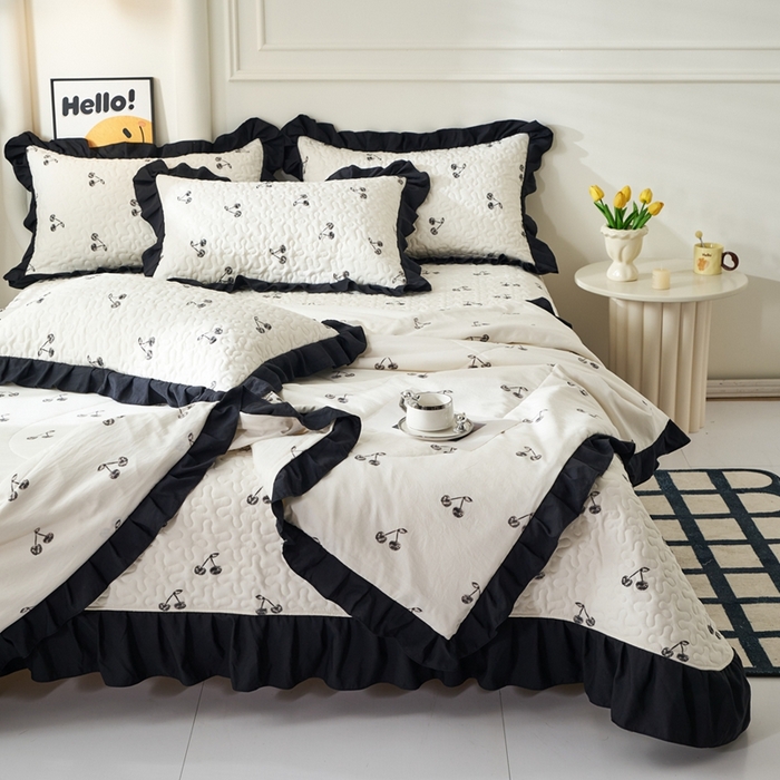 91家纺网 家纺一手货源 找家纺 蝶帕家纺 2025新款法式赫本风韩版花边床盖款夏被四件套 美味樱桃