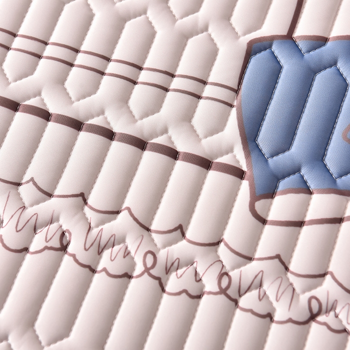 91家纺网 家纺一手货源 找家纺 炫拼家纺 2025新款凉感丝印花床裙款乳胶凉席三件套 倾城之恋