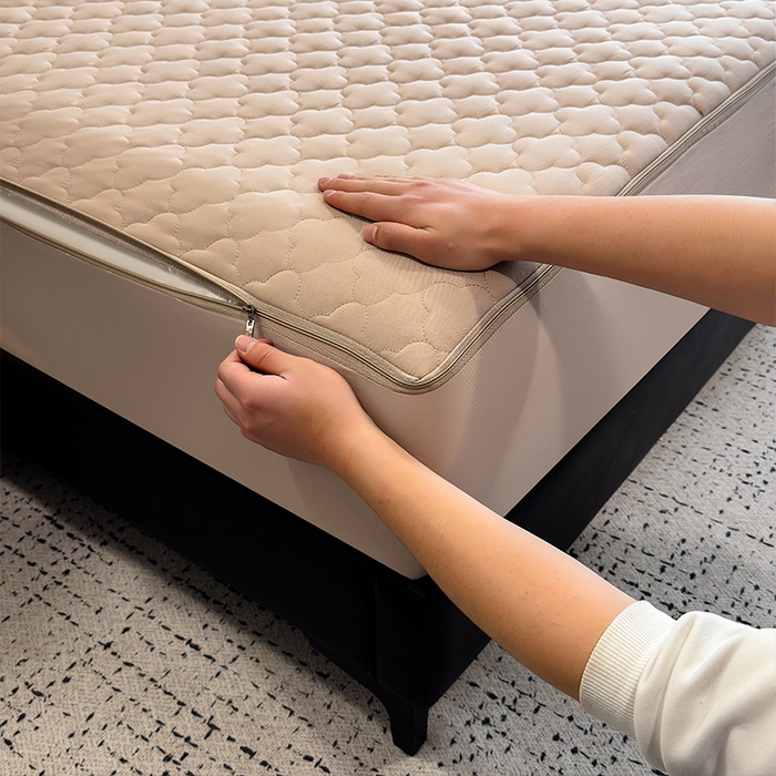 91家纺网 家纺一手货源 找家纺 叠派家纺 2025新款5A抗菌A类夹棉床笠经典款防水款系列 米色-梅花经典款