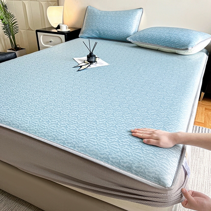 91家纺网 家纺一手货源 找家纺 （总）摩妮卡2025新款A类抗菌冰丝凉席席子三件套--床笠款