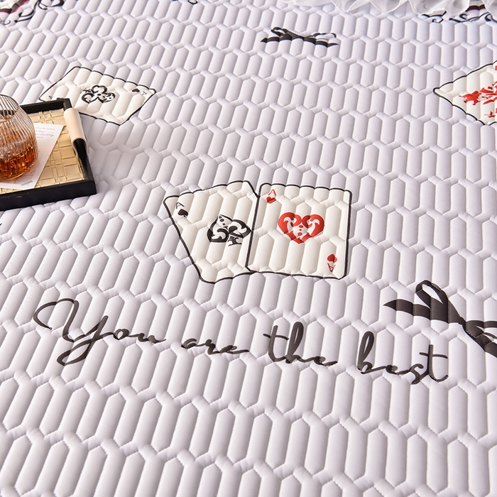 91家纺网 家纺一手货源 找家纺 炫拼家纺 2025新款凉感丝印花床裙款乳胶凉席三件套 雅典娜