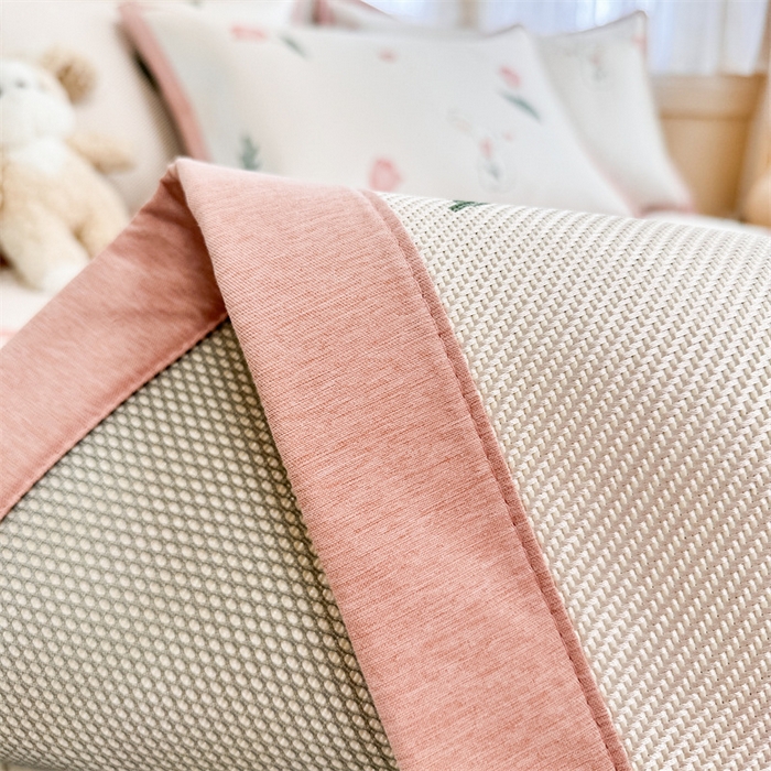 91家纺网 家纺一手货源 找家纺 2025新款懒猫600D数码印花冰藤凉席 花田小兔