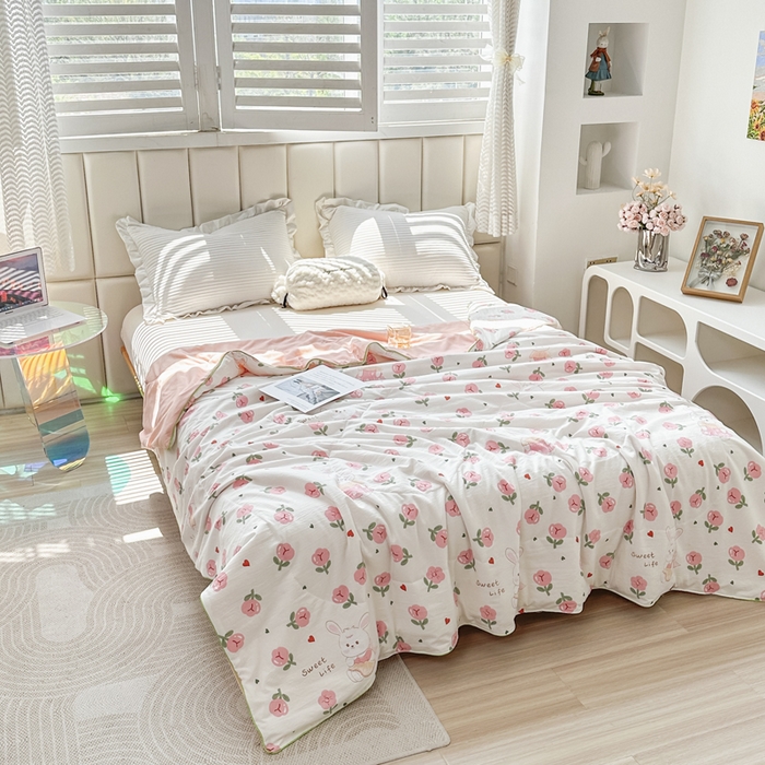 91家纺网 家纺一手货源 找家纺 富艺隆 2025新款A类水洗棉双层纱夏被水洗棉麻空调被直播爆款大豆夏被 曼塔玫瑰