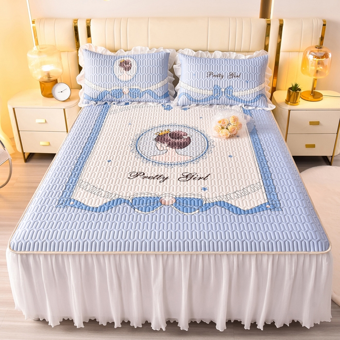 91家纺网 家纺一手货源 找家纺 炫拼家纺 2025新款凉感丝印花床裙款乳胶凉席三件套 艾莉公主