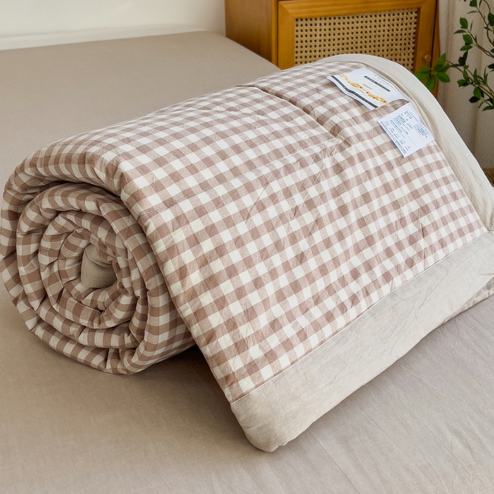 91家纺网 家纺一手货源 找家纺 宝士康家纺 2025新款10A抗菌无印风夏被 被子被芯 咖小格