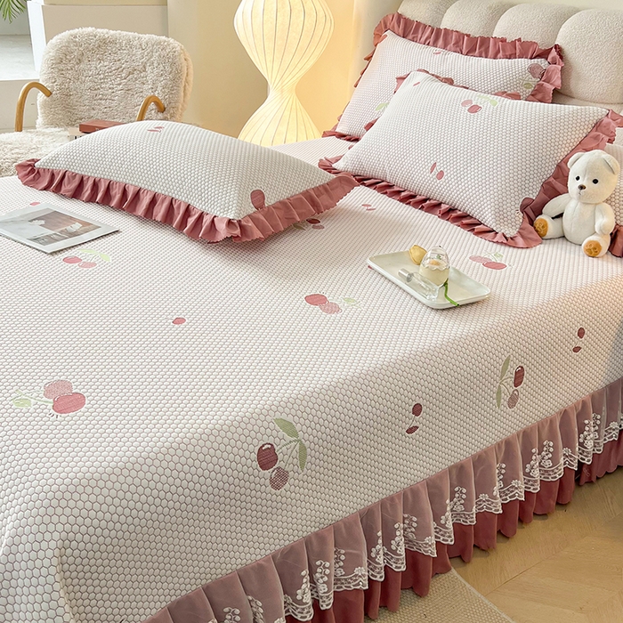 91家纺网 家纺一手货源 找家纺 2025新款A类冰豆豆提花凉席床盖 床盖款-樱桃-豆沙