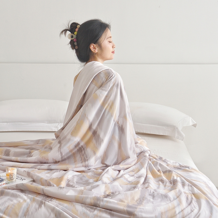 91家纺网 家纺一手货源 找家纺 梦恬佳 2025新款印花凉感丝夏凉被 佩兹利