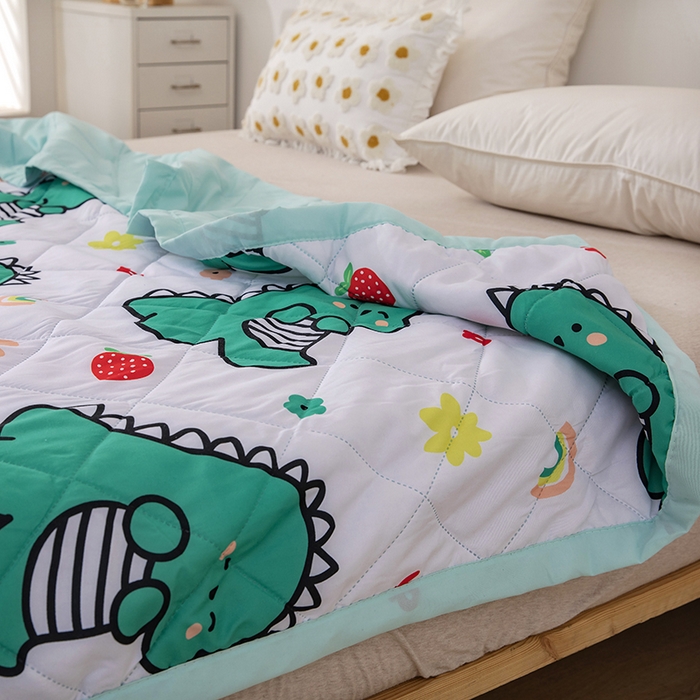 91家纺网 家纺一手货源 找家纺 富艺隆 2025新款超声波亲肤绒夏被夏凉被直播爆款超声波夏被空调被 萌萌小恐龙