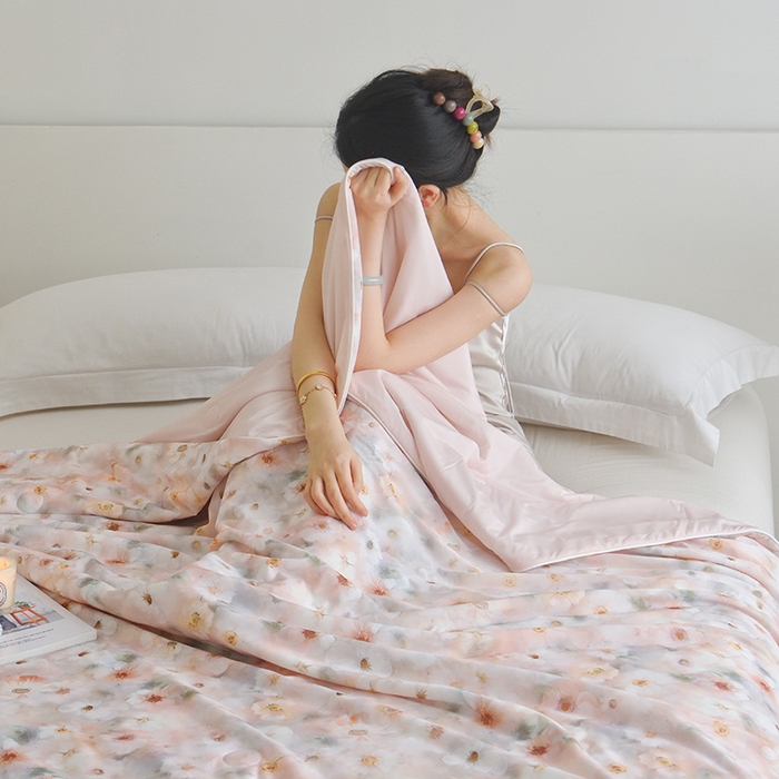 91家纺网 家纺一手货源 找家纺 梦恬佳 2025新款印花凉感丝夏凉被 星空玫瑰