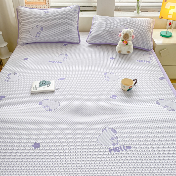 91家纺网 家纺一手货源 找家纺 春寻家纺 2025新款冰豆豆冰丝凉席-卡皮巴拉系列 床单款-卡皮巴拉-紫