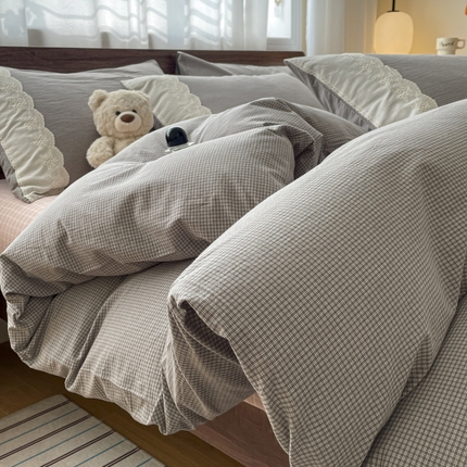 91家纺网 家纺一手货源 找家纺 （总）花漾家居 2025新款全棉色织水洗棉复古花边无印格条被套三件套四件套