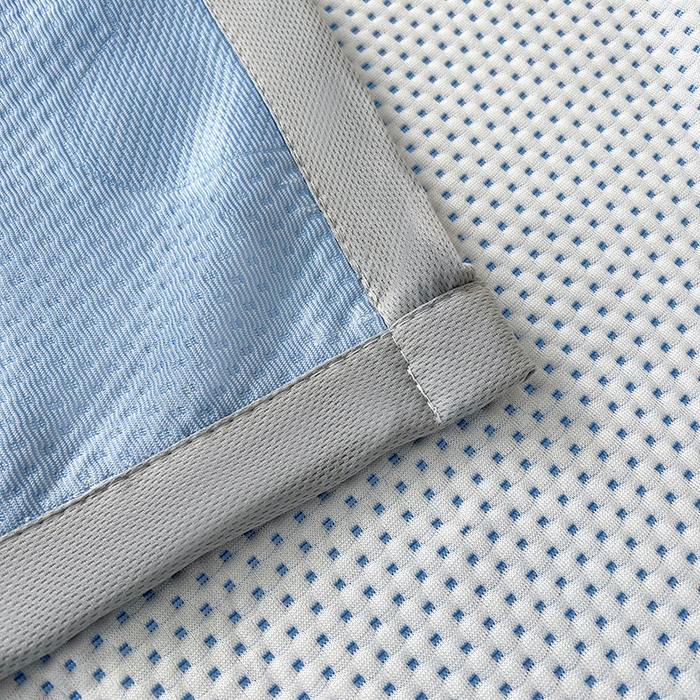 91家纺网 家纺一手货源 找家纺 2025新款A类冰豆豆提花凉席床盖 床盖款-卡皮巴拉-雾蓝