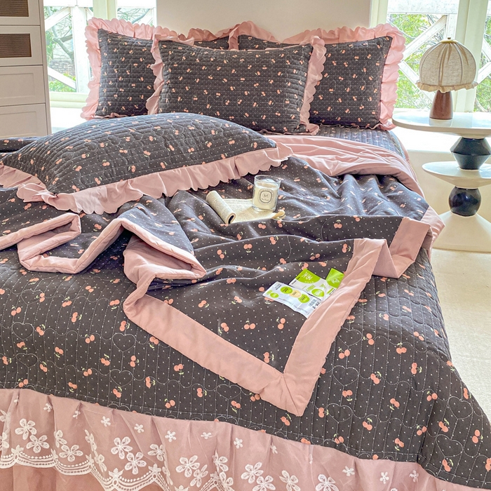 91家纺网 家纺一手货源 找家纺 2025新款直播热款A类针织棉双层纱床盖款夏被四件套 樱桃