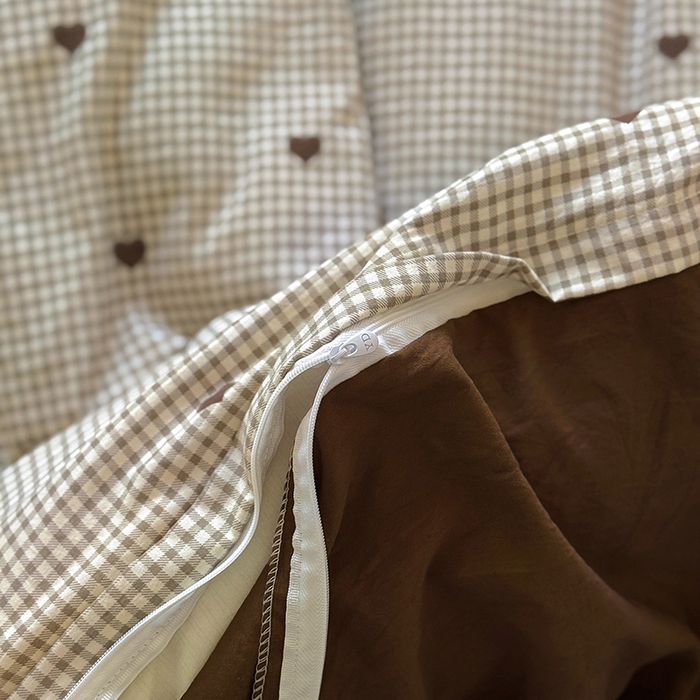 91家纺网 家纺一手货源 找家纺 耀达家居 2025新款A类水洗棉毛巾绣四件套 美拉德凯蒂