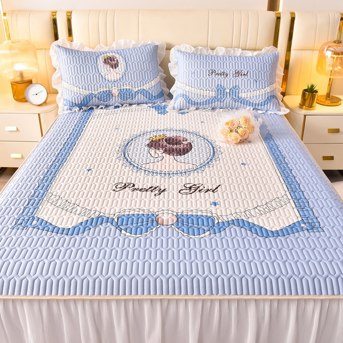 91家纺网 家纺一手货源 找家纺 炫拼家纺 2025新款凉感丝印花床裙款乳胶凉席三件套 艾莉公主