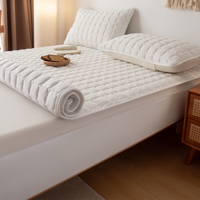 91家纺网 家纺一手货源 找家纺 叠派家纺 2025新款5A抗菌A类夹棉床笠经典款防水款系列 包边款-经典格荧月白