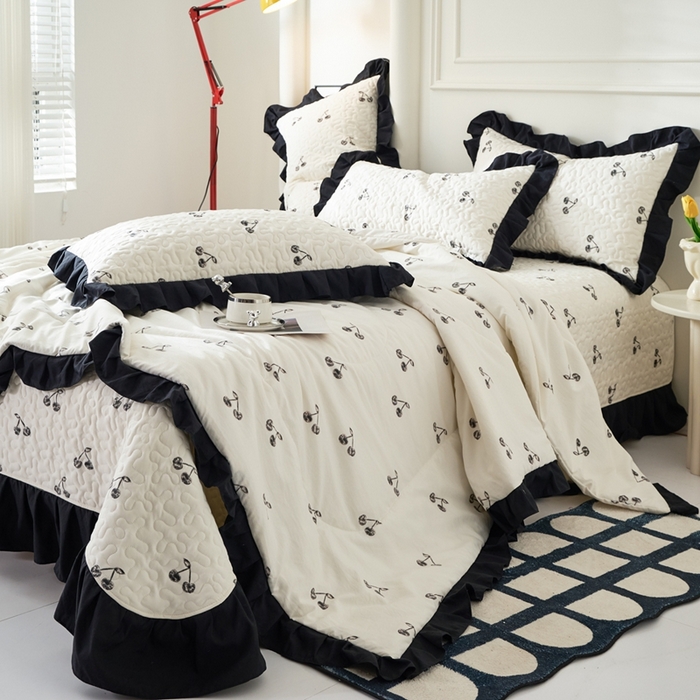 91家纺网 家纺一手货源 找家纺 蝶帕家纺 2025新款法式赫本风韩版花边床盖款夏被四件套 美味樱桃