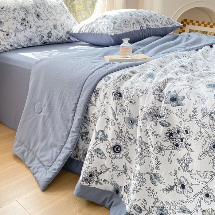 91家纺网 家纺一手货源 找家纺 爱彼家纺 2025新款小碎花水洗棉法式夏被四件套 糯糯棉法式夏被-水墨花园