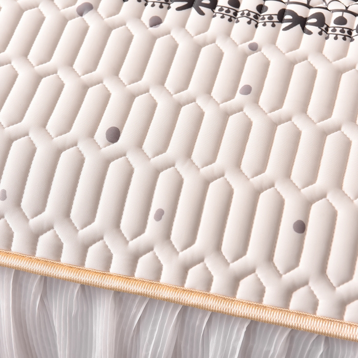 91家纺网 家纺一手货源 找家纺 炫拼家纺 2025新款凉感丝印花床裙款乳胶凉席三件套 可可少女