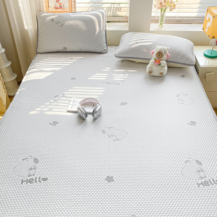 91家纺网 家纺一手货源 找家纺 春寻家纺 2025新款冰豆豆冰丝凉席-卡皮巴拉系列 床笠款-卡皮巴拉-灰