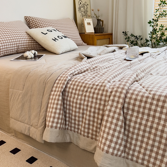 91家纺网 家纺一手货源 找家纺 宝士康家纺 2025新款10A抗菌无印风夏被 被子被芯 咖小格