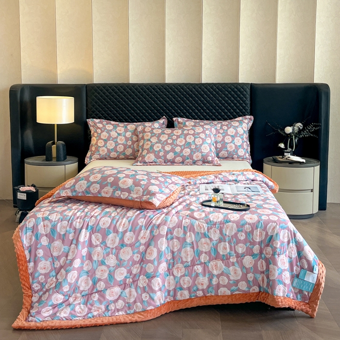 91家纺网 家纺一手货源 找家纺 宝士康家纺 2025新款10A抗菌双层纱豆豆绒夏被 夏日玫瑰