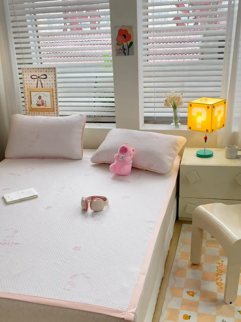 91家纺网 家纺一手货源 找家纺 春寻家纺 2025新款冰豆豆冰丝凉席-卡皮巴拉系列 床单款-卡皮巴拉-粉