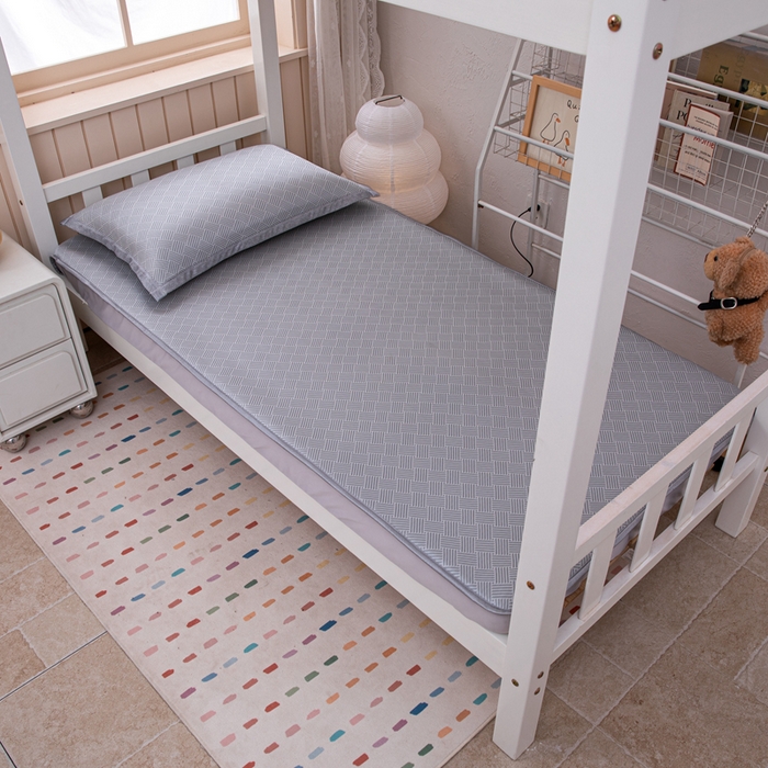 91家纺网 家纺一手货源 找家纺 凌云家纺  2025新款提花凉感冰丝席床笠款三明治凉席三件套 菱格-灰