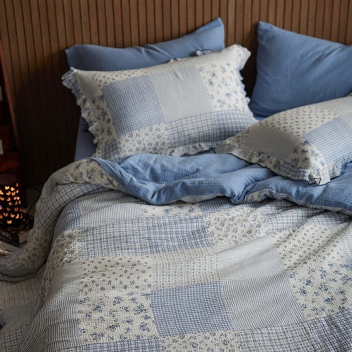 91家纺网 家纺一手货源 找家纺 安莱生活 2025新款全棉精梳棉双层纱绉纱数码印花夏凉被 百家布-蓝  夏被