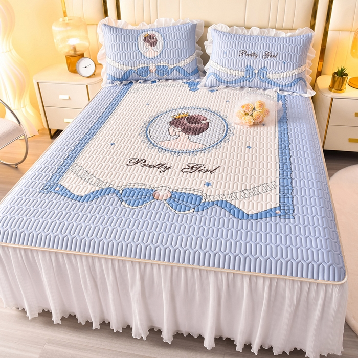 91家纺网 家纺一手货源 找家纺 炫拼家纺 2025新款凉感丝印花床裙款乳胶凉席三件套 艾莉公主