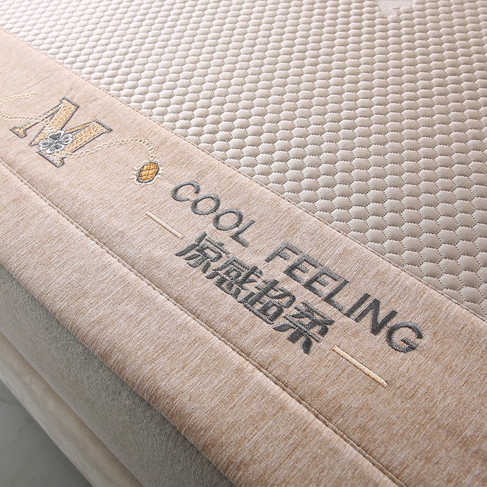 91家纺网 家纺一手货源 找家纺 尚品凤凰 2025新款小清新凉感超柔冰豆席凉席平铺款床笠款 飘羽-卡其