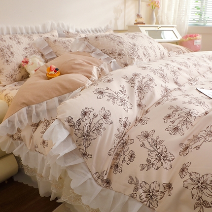 91家纺网 家纺一手货源 找家纺 雪夫人2025新款A类夹棉床盖床裙四件套 萱草花梦