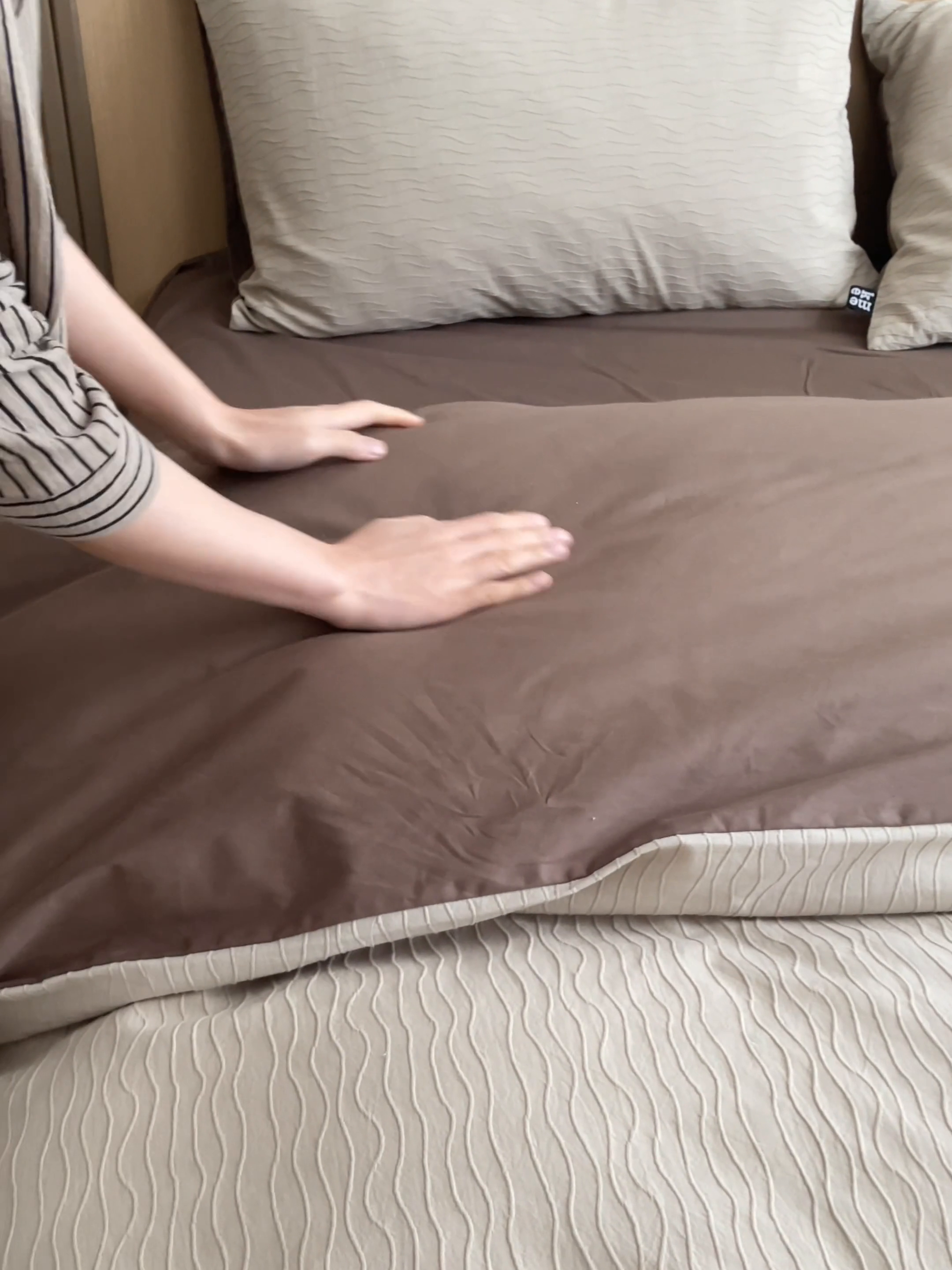 91家纺网 家纺一手货源 找家纺 风向标家纺 2025新款全棉波纹纱提花原木风四件套 波纹纱-星柔棕